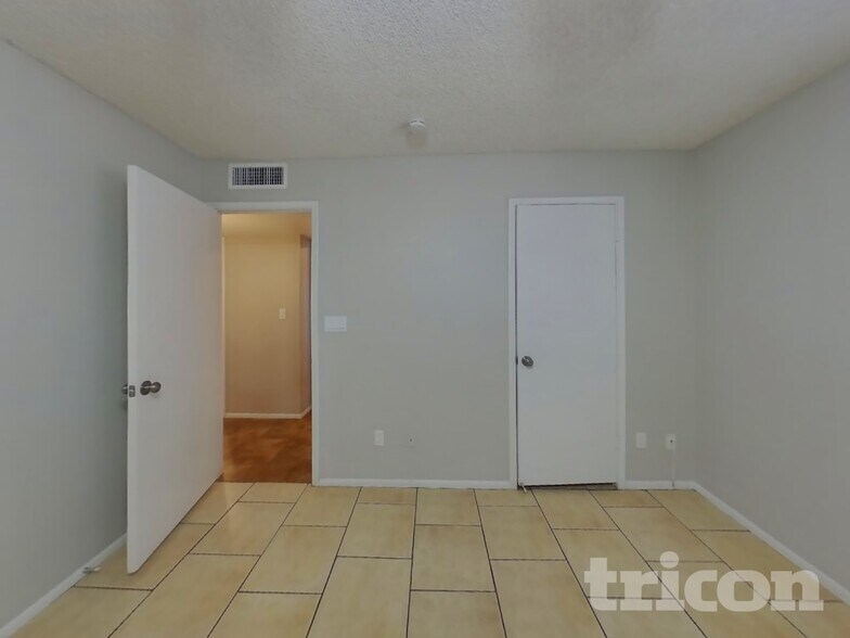 Building Photo - 3729 W North Ln