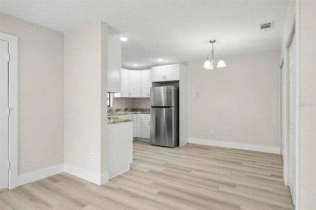 Building Photo - 123 Rae Dr