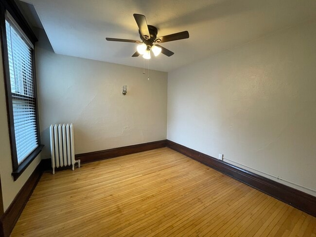 Building Photo - 472 E Chicago St