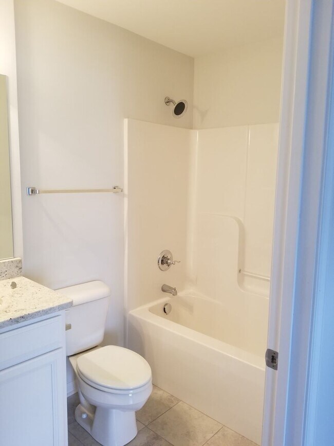 Building Photo - 108 Squire Cir