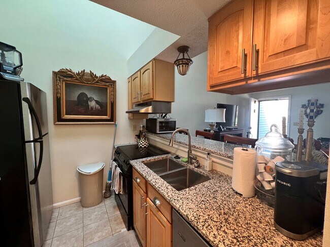 Building Photo - 370 Cres Spring Dr