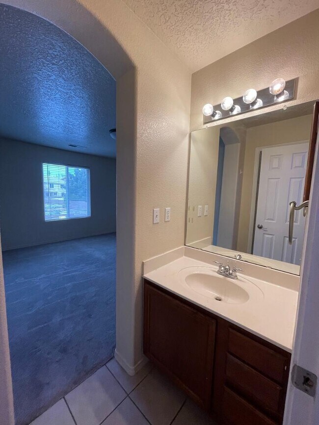 Building Photo - 9620 Sundoro Pl NW