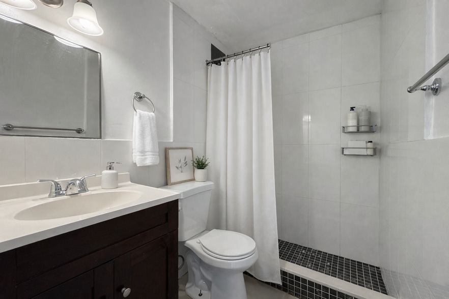 Building Photo - 911 NW 57th St