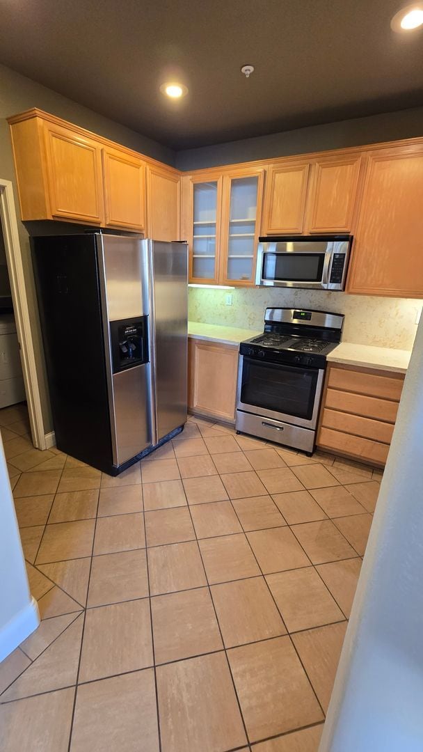 Building Photo - Orange 3 Bed, 2.5 Bath Townhouse for Lease - Cambridge Community