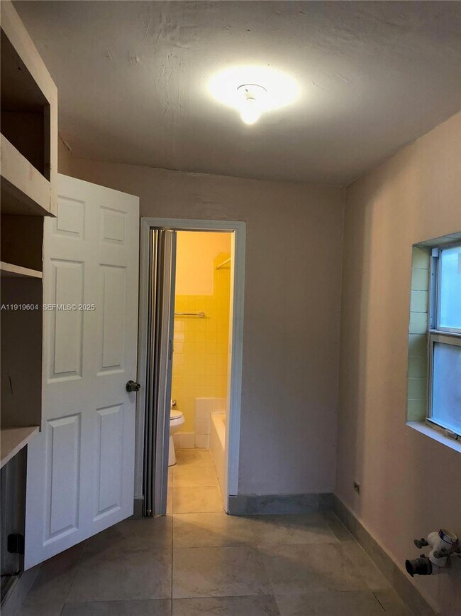 Building Photo - 76 NE 48th St