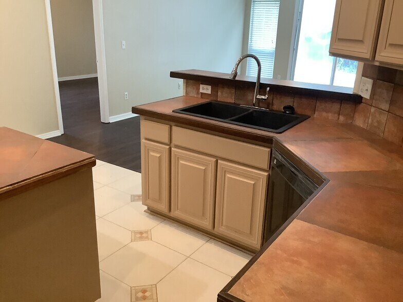 Building Photo - 181 Johns Glen Dr