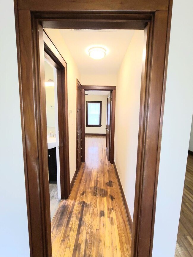 Building Photo - 34 W Tulane Rd