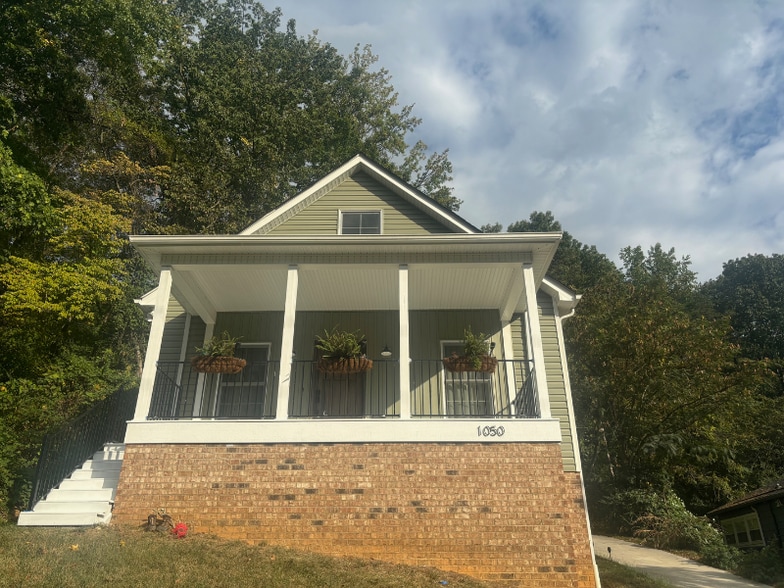 Primary Photo - 1050 Pineville Rd