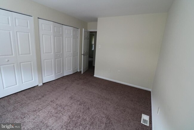 Building Photo - 32 Pin Oak Ln