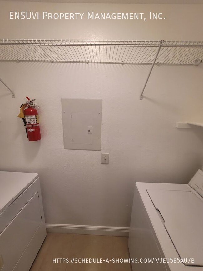 Building Photo - 9481 Highland Oak Dr