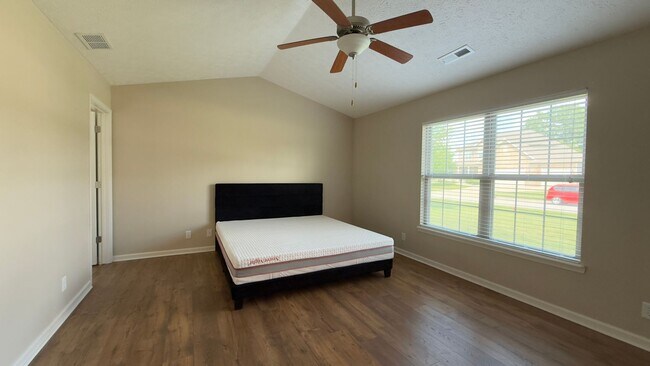 Building Photo - Updated 4-Bedroom Gem in West Lafayette – ...