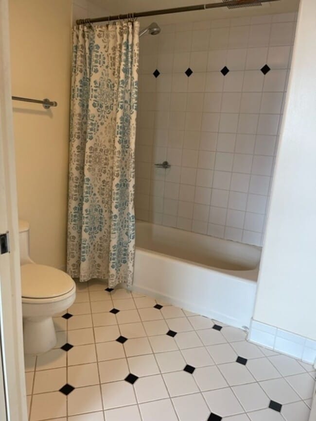 Building Photo - 1/1/1- One Archer Lane. Central AC!  WIFI & Cable included