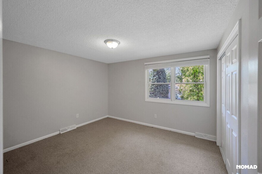 Building Photo - 3891 E Long Ct