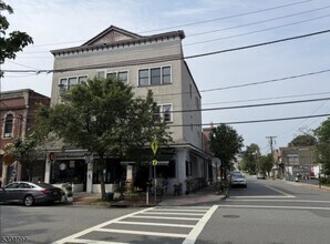 Building Photo - 97 Walnut St