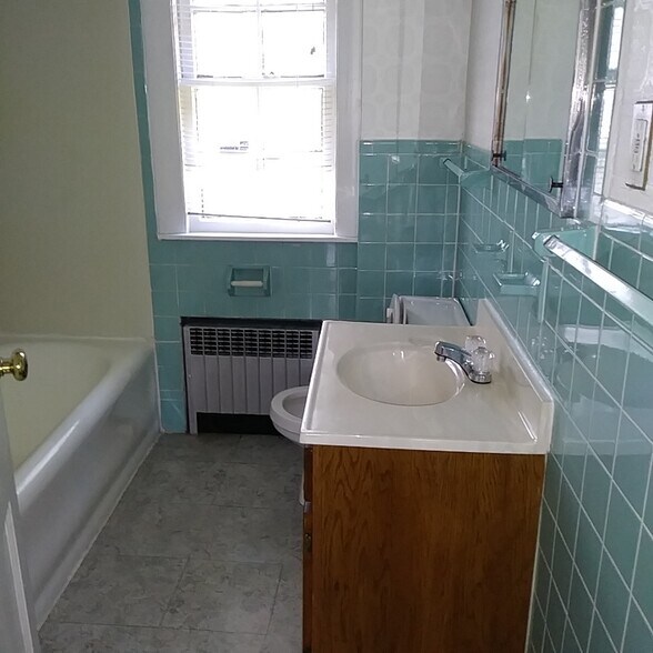 Building Photo - 197 Acorn St