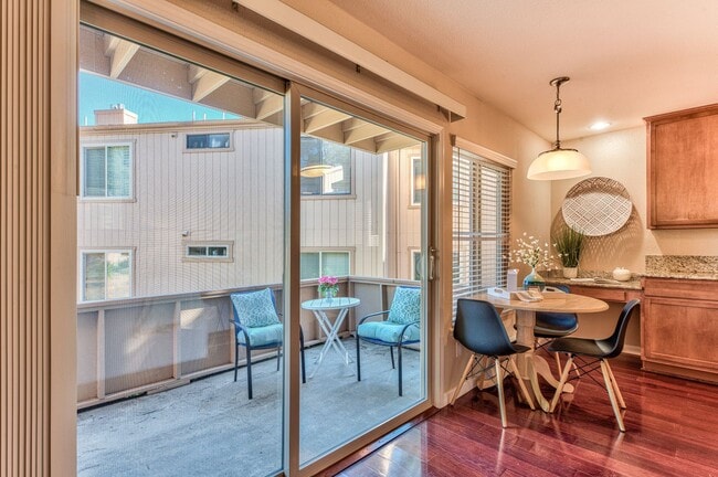 Building Photo - Ground Floor Condo at Footprints on the Bay