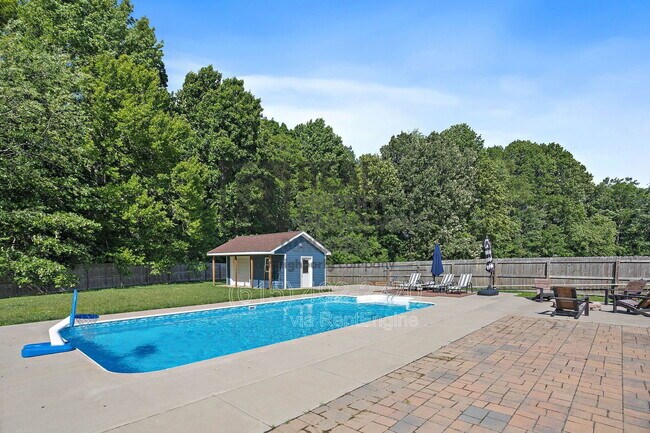 Building Photo - 338 Crusaw Dr