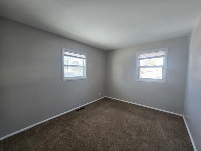 Building Photo - 25151 W Lincoln Dr