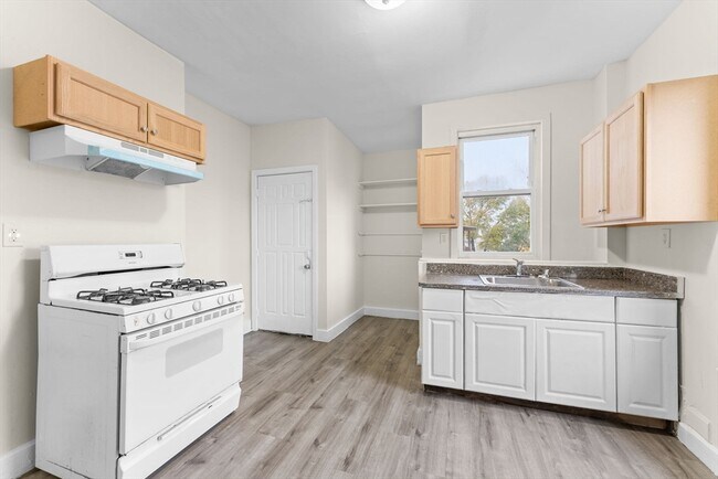 Building Photo - 239 Bowdoin St