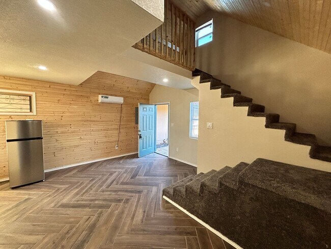 Building Photo - Highview Dr (MN)