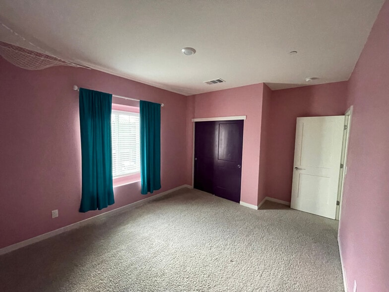 Building Photo - 1070 John Hopkins Ct