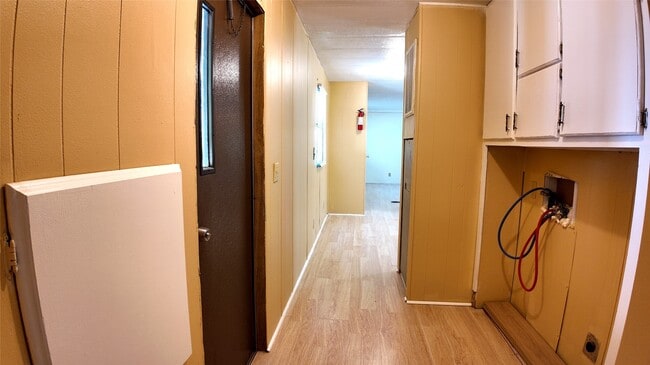 Building Photo - 251 Oakdale Dr