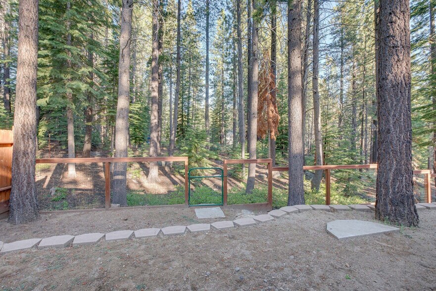 Building Photo - 932 Kiowa Dr