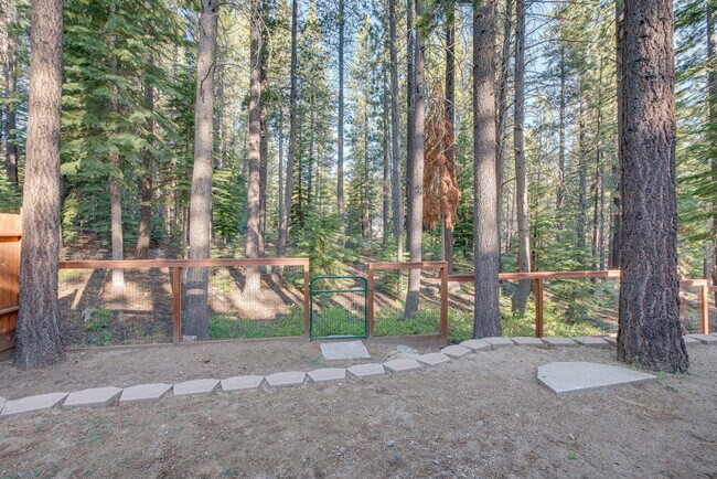 Building Photo - 932 Kiowa Dr