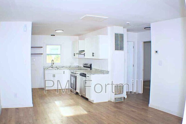 Building Photo - 209A Friedheim St