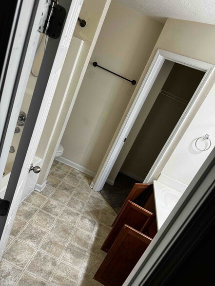 Building Photo - 317 Stewarts Landing Cir