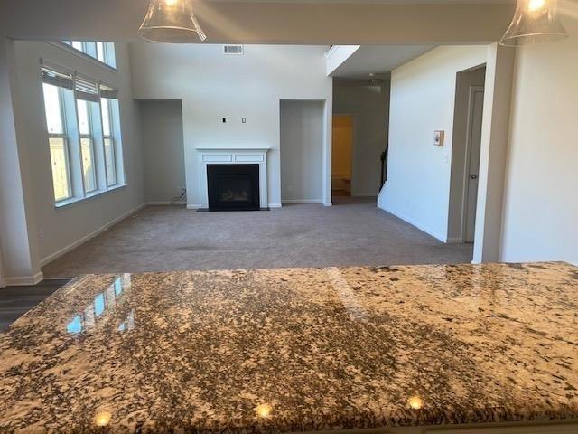 Building Photo - 5650 Mirror Lake Dr