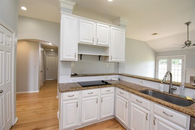 Building Photo - 1110 Ferndale Ct