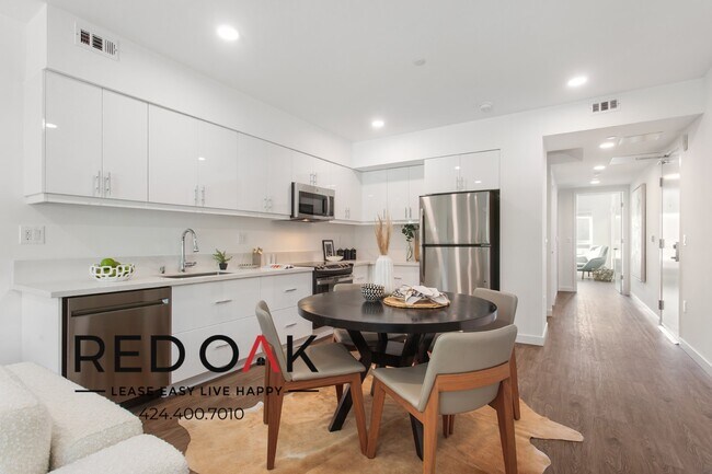 Building Photo - 1011-1013 Everett St-A-103