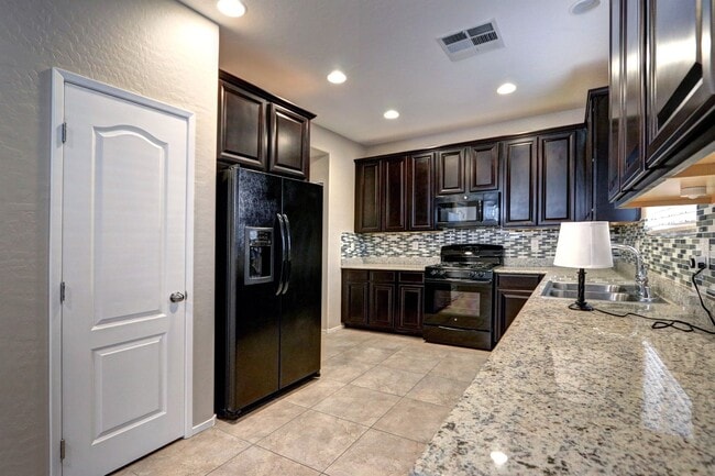 Building Photo - 7680 Lots Hills Dr