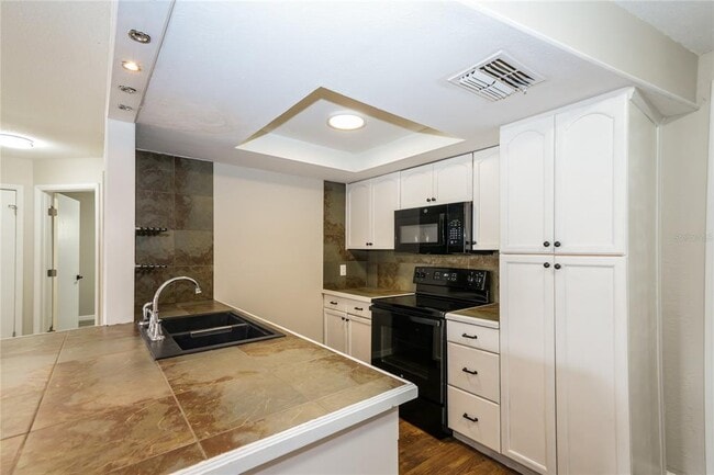 Building Photo - 9933 Lake Dr