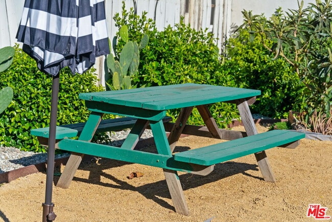 Building Photo - 1224 N Ogden Dr