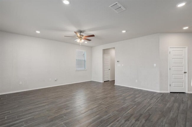 Building Photo - 222 Jaycen Ln