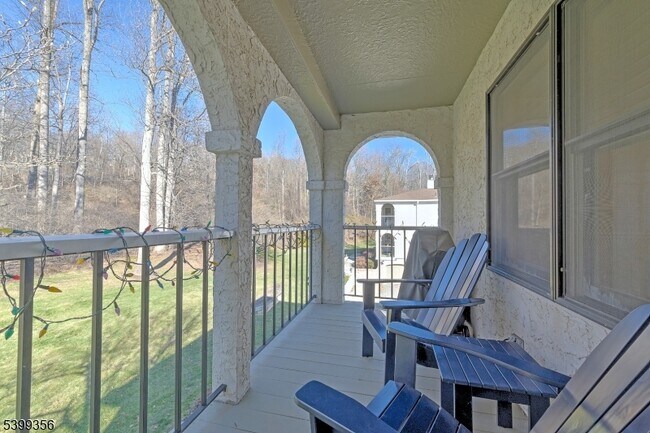 Building Photo - 17 Heritage Dr