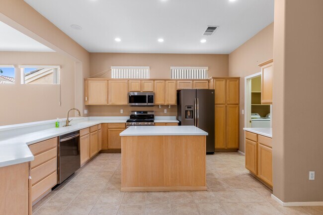 Building Photo - 78745 Platinum Dr