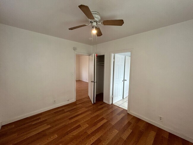 Building Photo - 707 Woodrow Ave