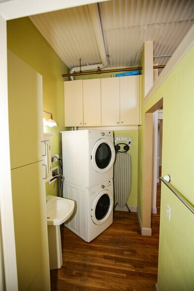 Building Photo - 2261 Blake St