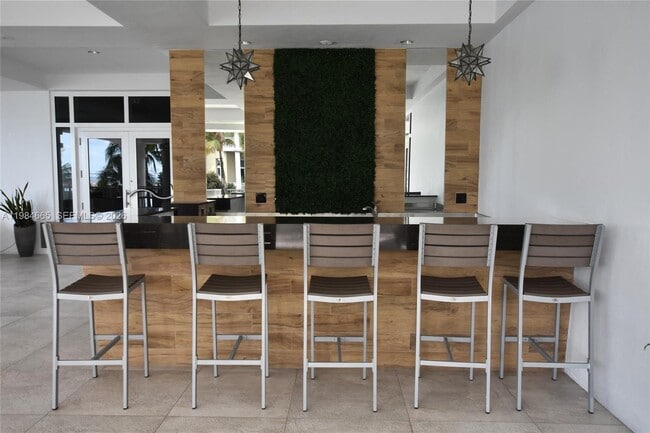 Building Photo - 801 Brickell Key Blvd