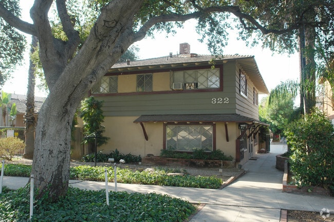 Building Photo - 322 E Live Oak St