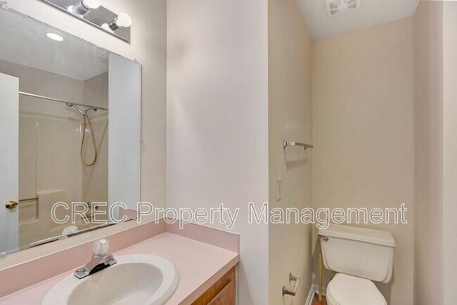 Building Photo - 1005 Tj Ln