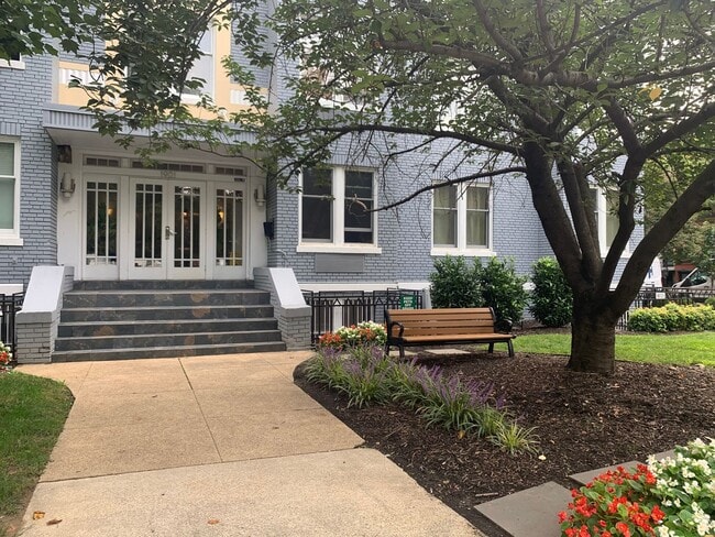 Building Photo - DC Studio in "Old City"  - Furnished!! Murphy bed & small sofa.