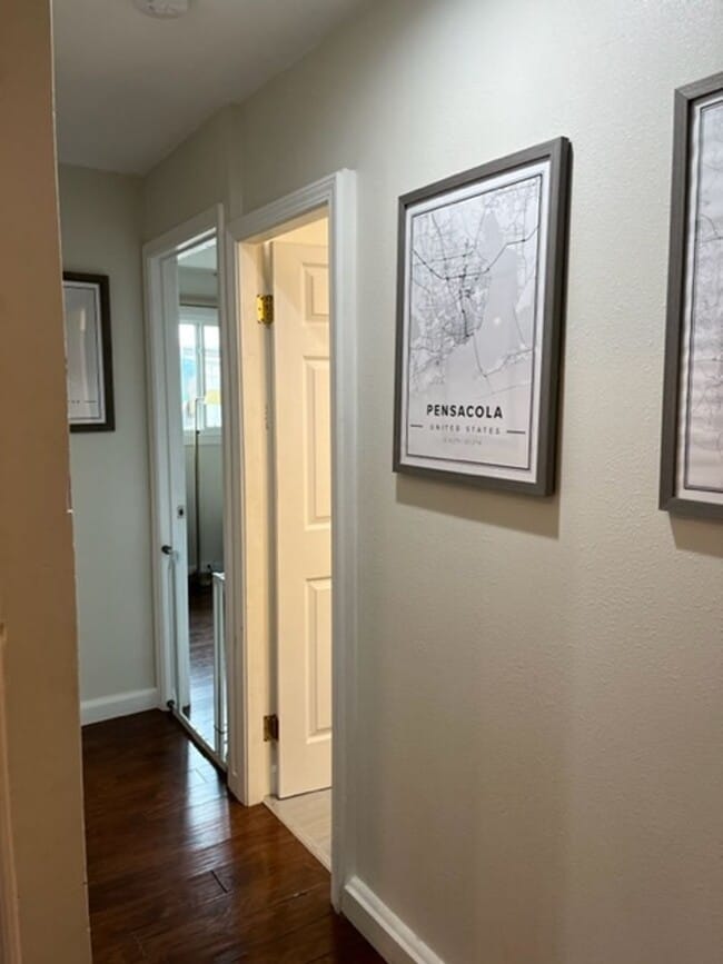 Building Photo - Available 08/16/2025! - Large 4 bedroom/2 ...
