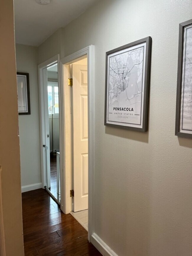 Building Photo - *PET FRIENDLY* - Large 4 bedroom/2 bath Ho...
