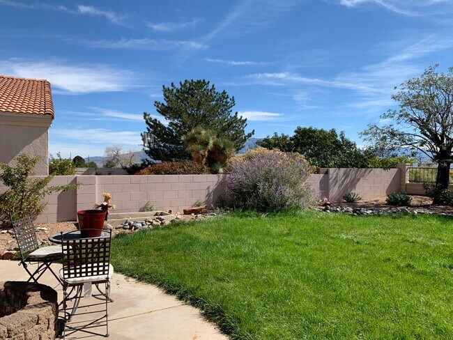 Building Photo - Magnificent 4 Bedroom, 2.5 Bath in Rio Rancho!