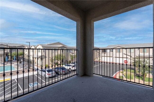 Building Photo - 5730 Sky Pointe Dr