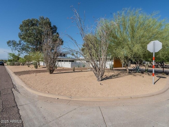 Building Photo - 3302 E Turquoise Ave